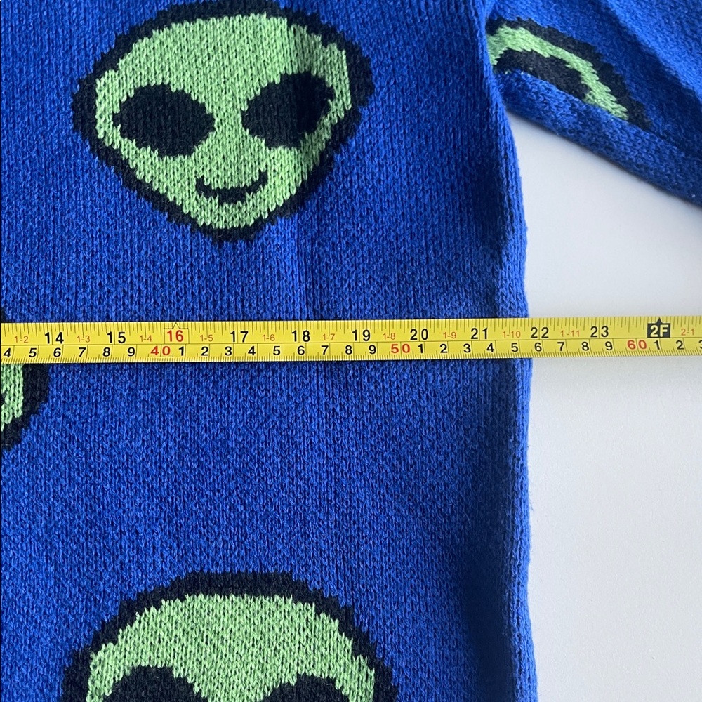Forever 21 Men’s Blue Knit Crewneck Sweater w Green Alien Print - Picture 11 of 11